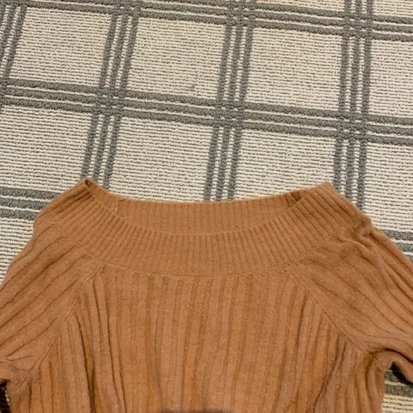 Pretty sweater - Picture 3 of 4